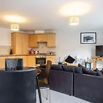 City Centre 2 Bedroom Ensuited Apartment Free Parking