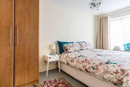 Centre 2 Bedroom Ensuited Free Parking