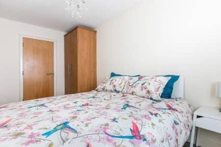 Apartment Centre 2 Bedroom Ensuited Free Parking *