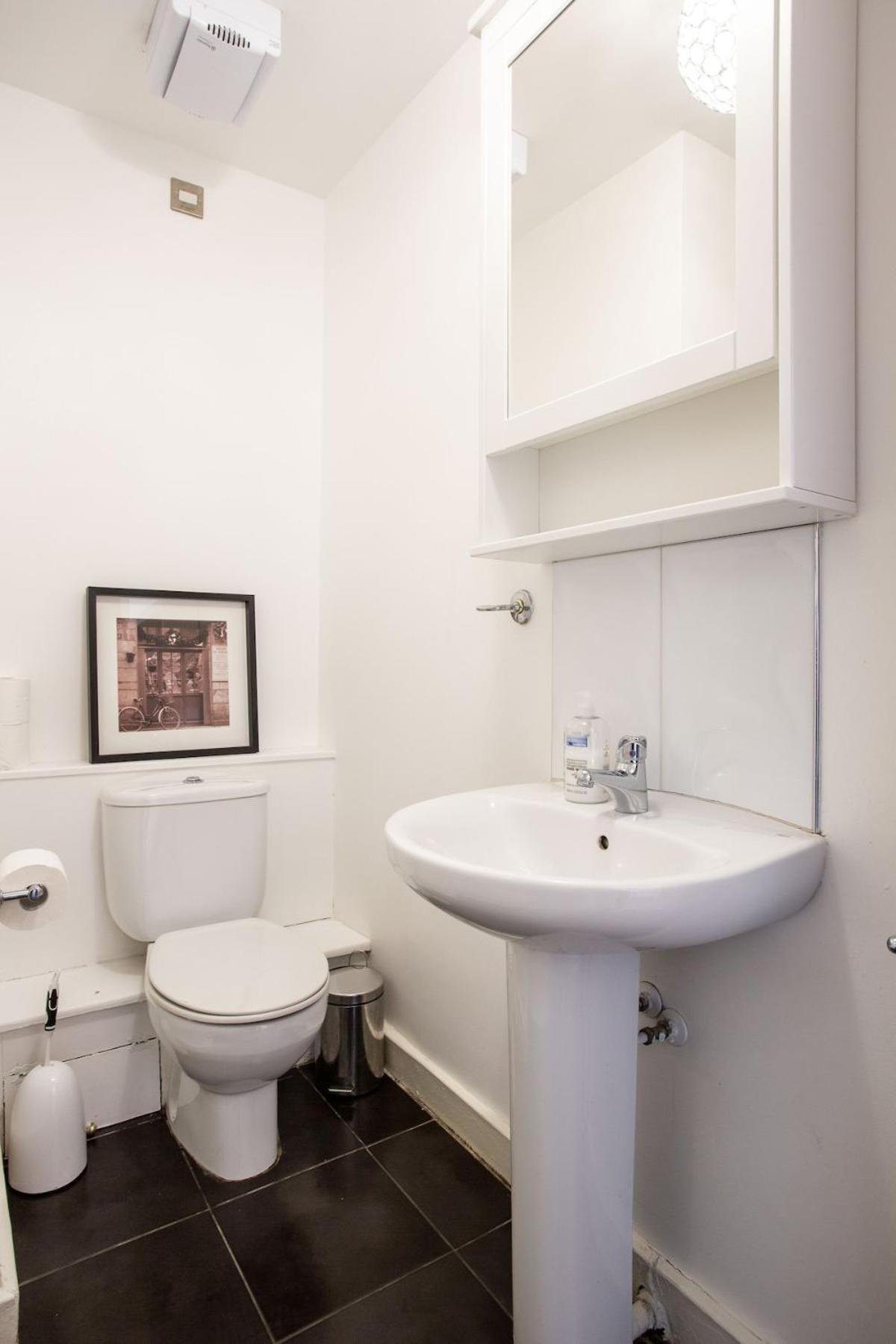Centre 2 Bedroom Ensuited Free Parking