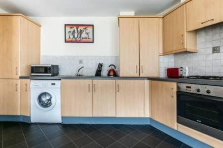 Centre 2 Bedroom Ensuited Free Parking Apartment Belfast