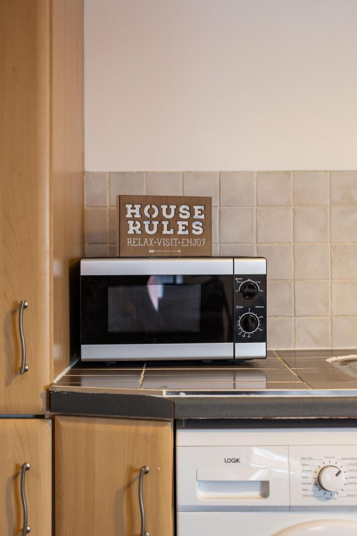 Centre 2 Bedroom Ensuited Free Parking