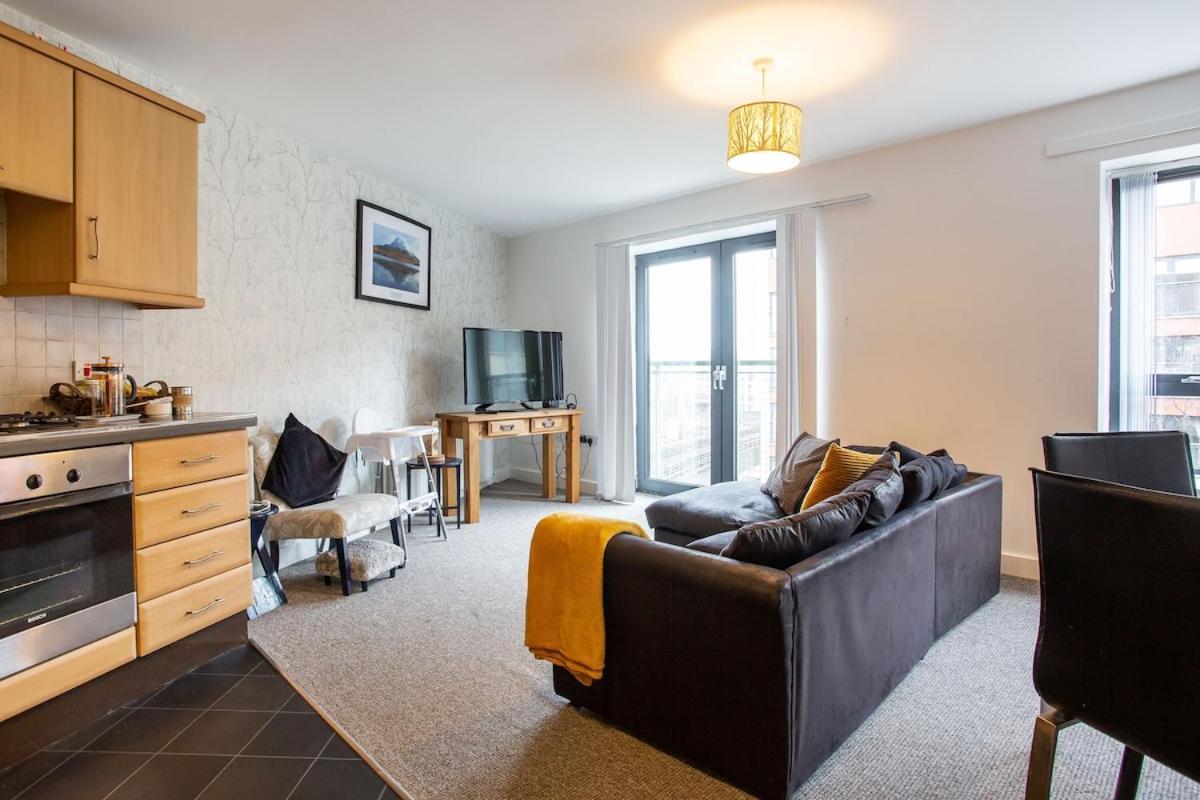 Centre 2 Bedroom Ensuited Free Parking