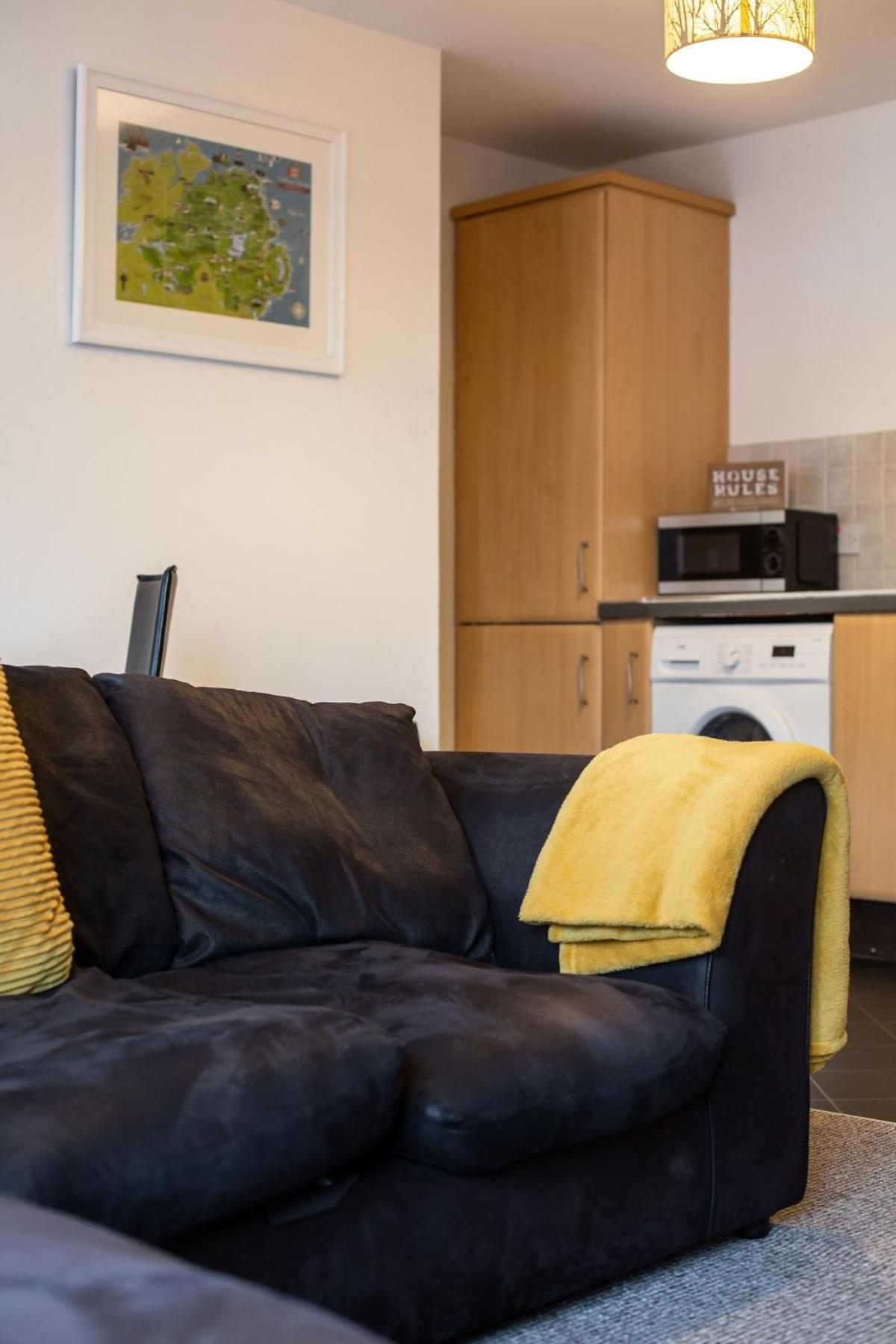 Centre 2 Bedroom Ensuited Free Parking Apartment *