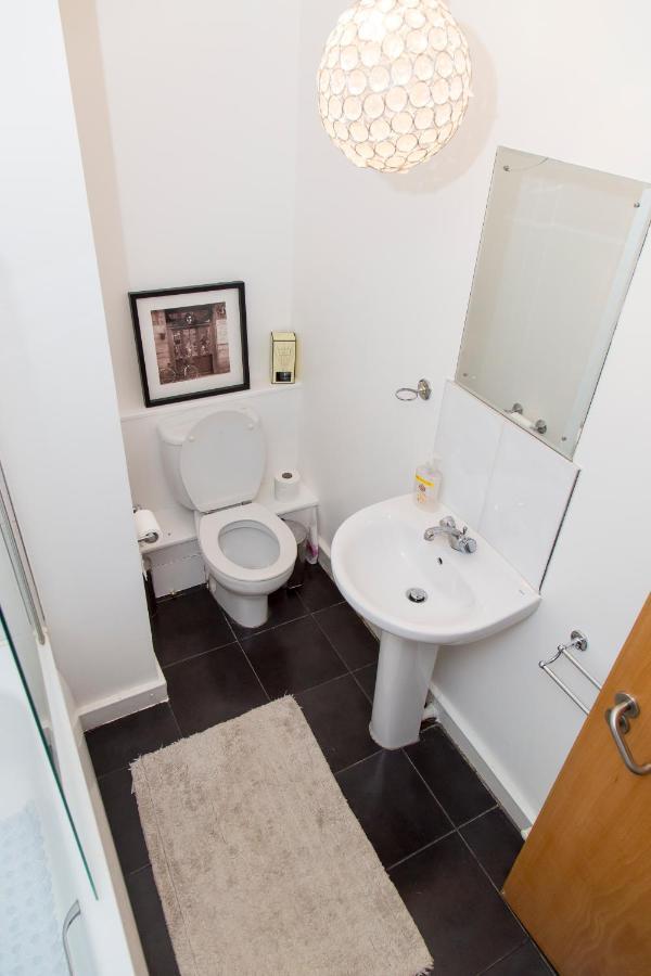 Apartment Centre 2 Bedroom Ensuited Free Parking
